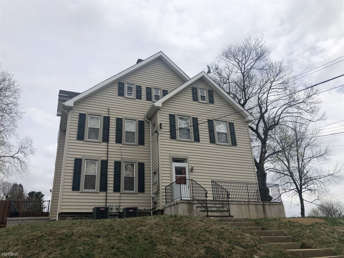 Primary Photo - 2 br, 1 bath Apartment - 135B S Church St