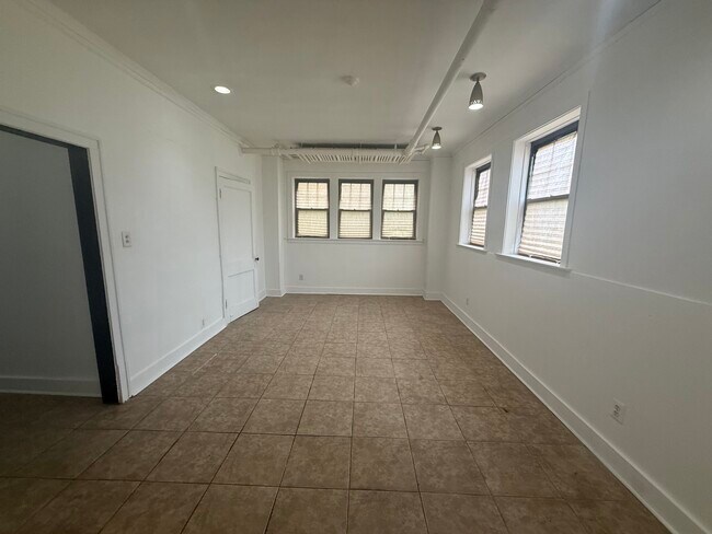 Foto del edificio - 3258 Maple Ave