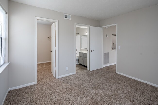 Brentwood Bedroom-Granite - Crossings of Bellevue