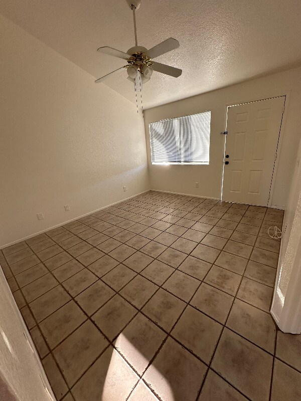 Building Photo - 2641 N Palo Verde Ave