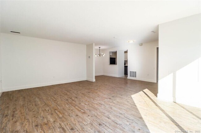 Building Photo - 13 Outpost Ln