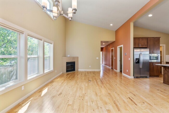 Building Photo - Beautiful 3-bdrm/2.5-bath in Beaumont-Wils...