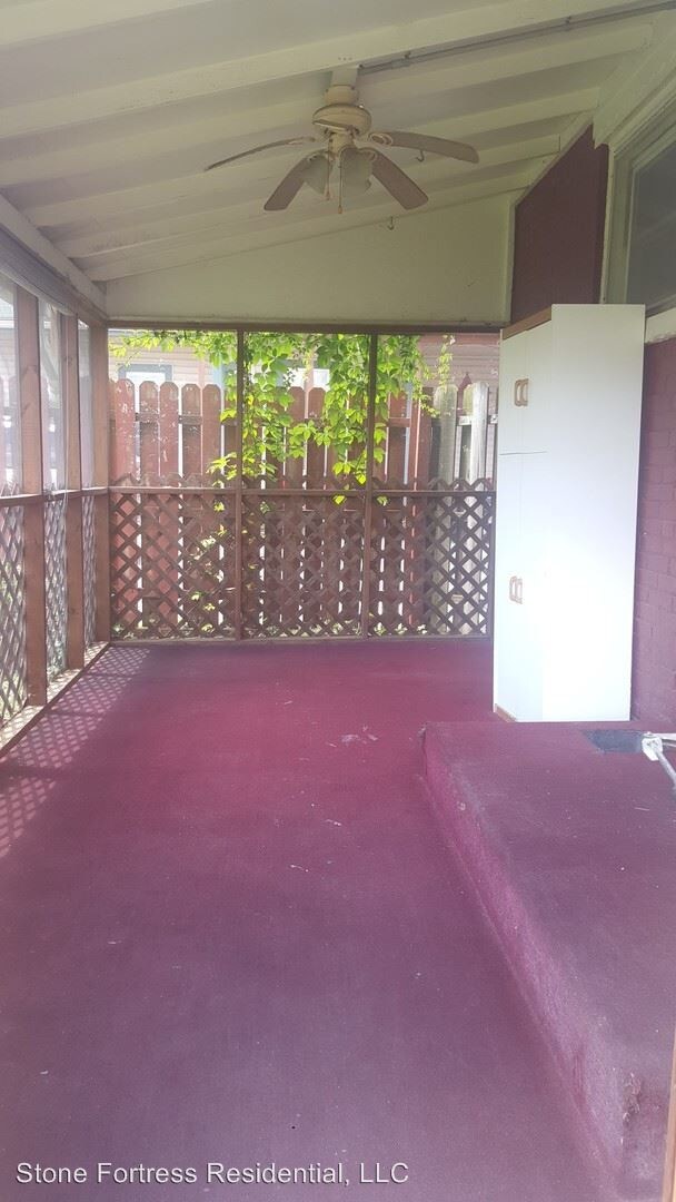 Building Photo - 3 br, 1.5 bath House - 233 Walnut Street