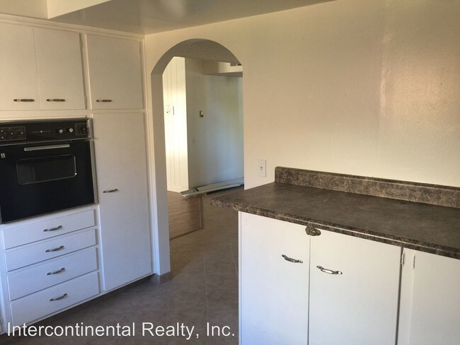Building Photo - 1730 Edgemont Dr