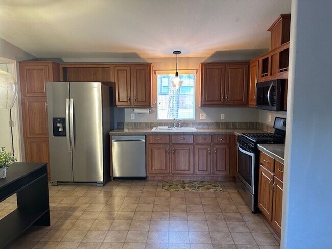 Foto del edificio - Coming soon! | 3BR Home in Railroad Springs | Fenced Backyard + 2-Car Garage