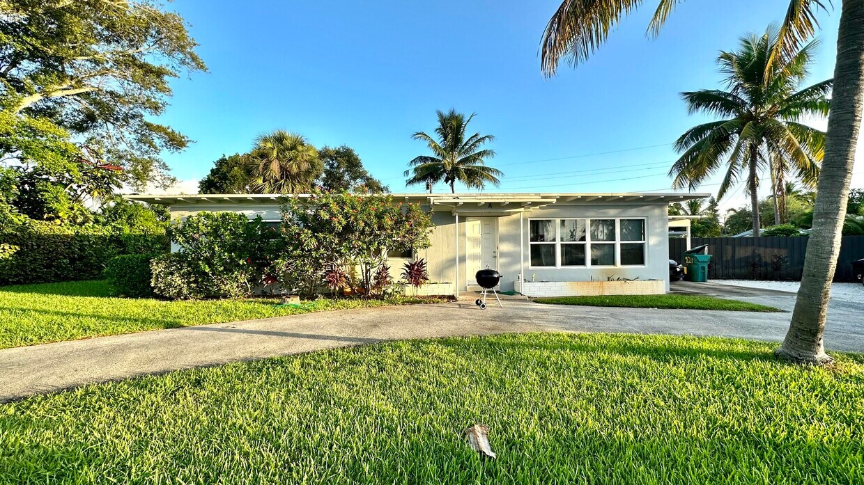 221 SE 5th Ave Unit B, Boynton Beach, FL 33435 Room for Rent in