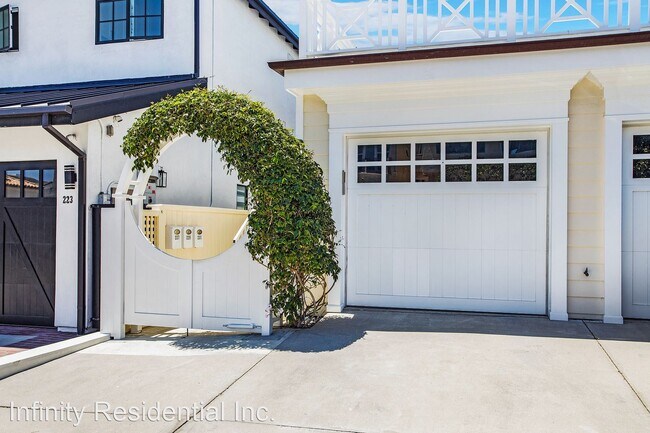 Foto del edificio - Studio, 1 bath House - 227 Carnation Avenu...