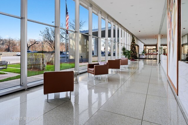 Foto del edificio - 3600 N Lake Shore Dr