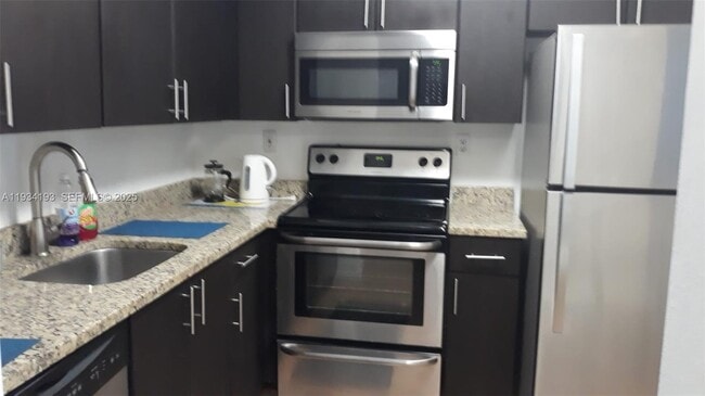 Foto del edificio - 3300 NE 191st St