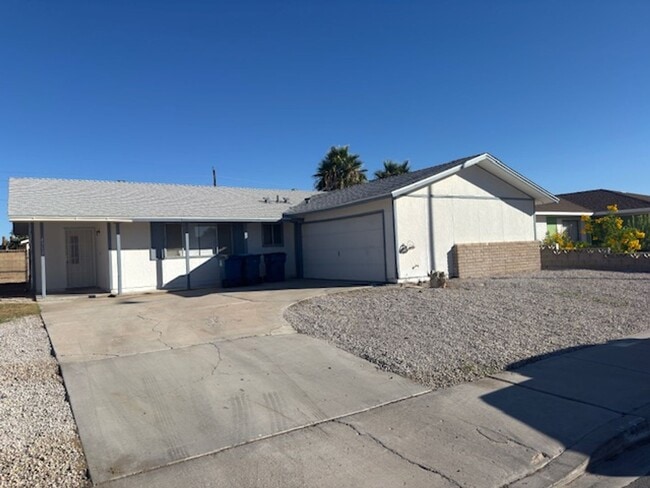 Foto del edificio - 3Bedroom ranch style home with large backyard