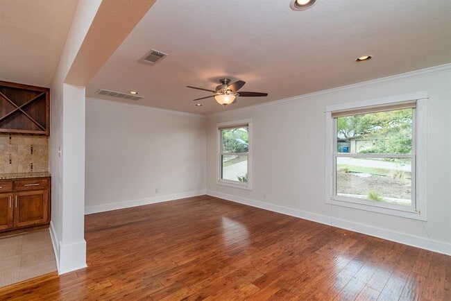 Building Photo - 2503 Homedale Dr