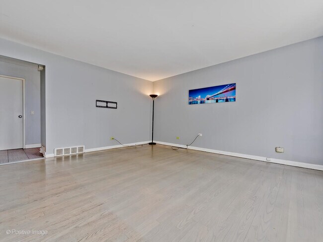 Foto del edificio - 9515 Gross Point Rd