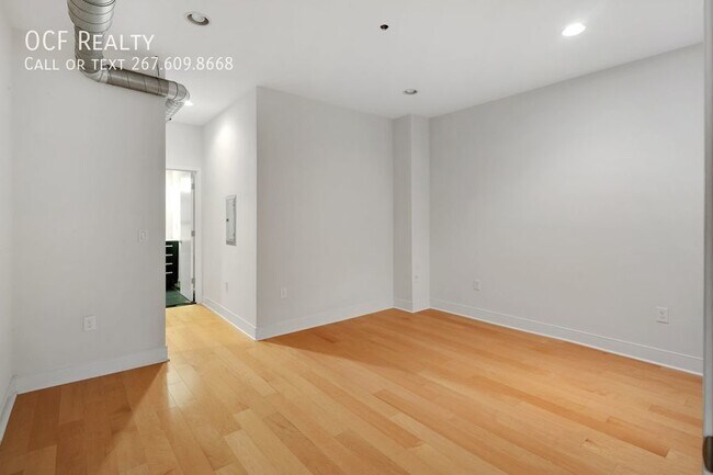 Building Photo - Wash Sq West 1 Bed Apt
