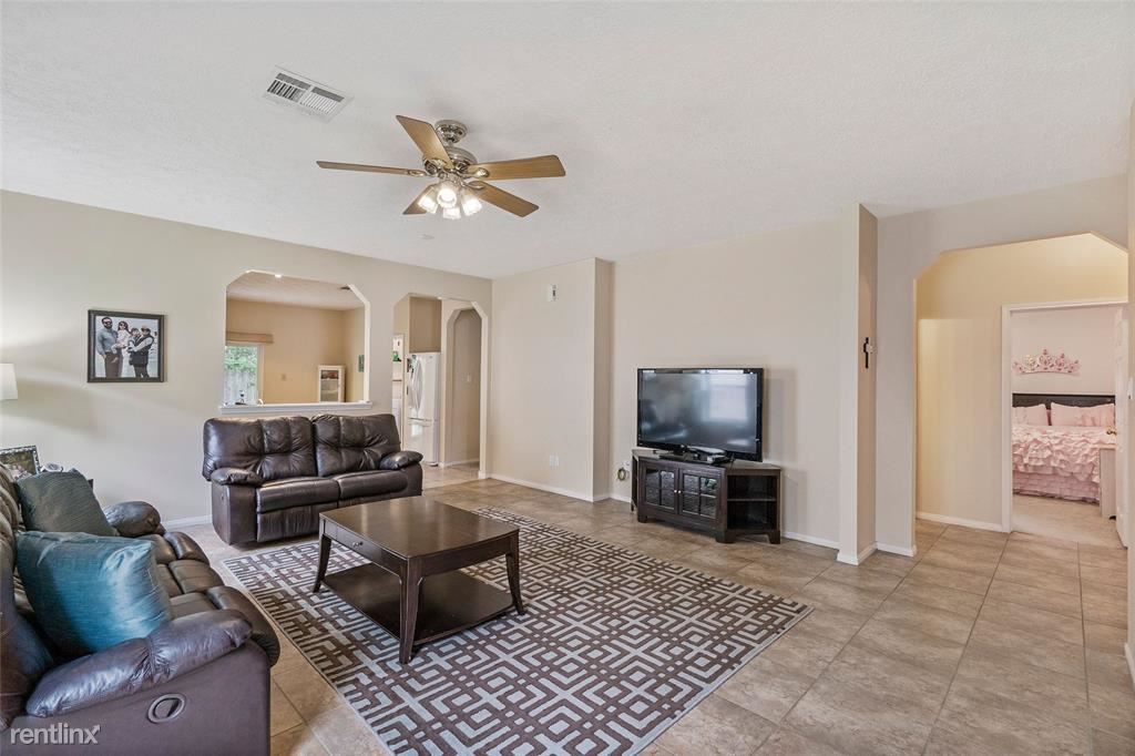 Primary Photo - 3 br, 2 bath House - 1110
