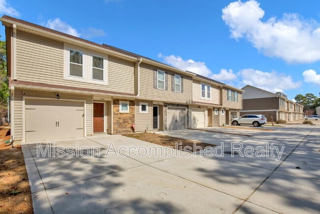 Building Photo - 2644 Middle Br Bnd