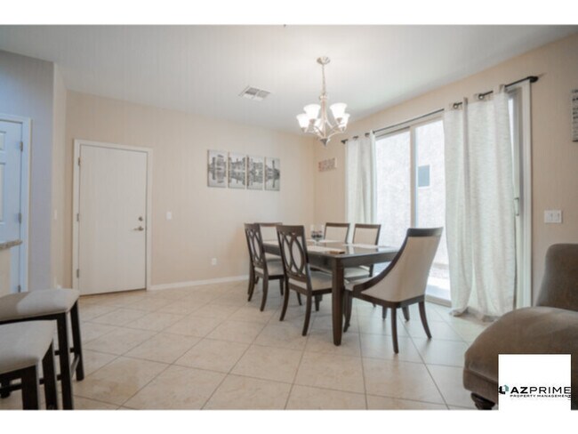 Foto del edificio - Stunning 4/3 Peoria Home Featuring Tile an...