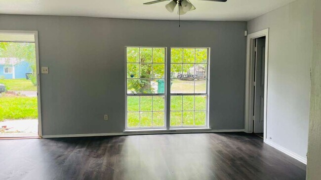 Foto del edificio - 7301 Brockley Ln