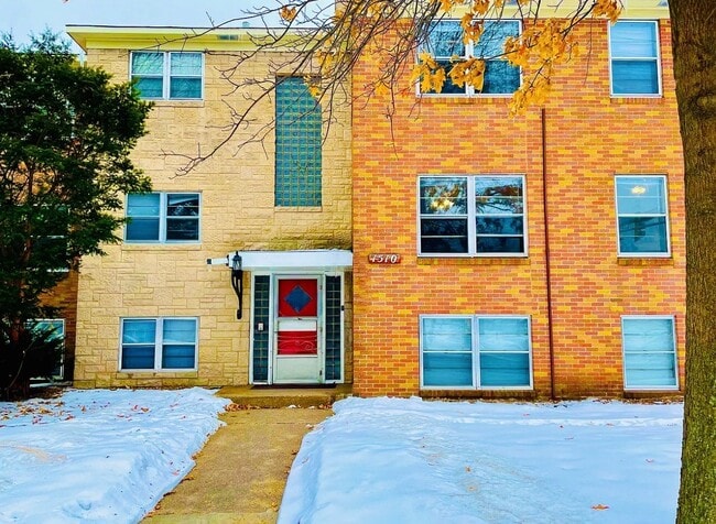 Building Photo - 1510 Larpenteur Ave W