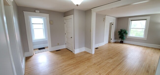 Building Photo - 510 S Academy St #2