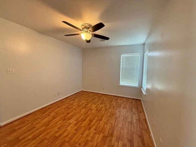 Foto del edificio - Great home in Saddle Brook