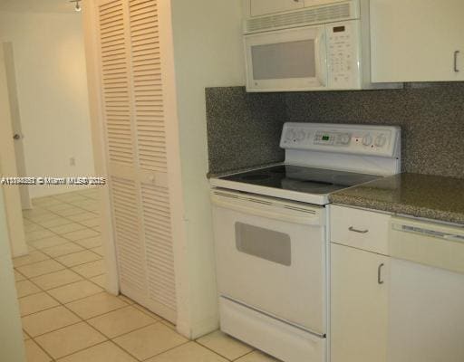 Foto del edificio - 8888 Collins Ave