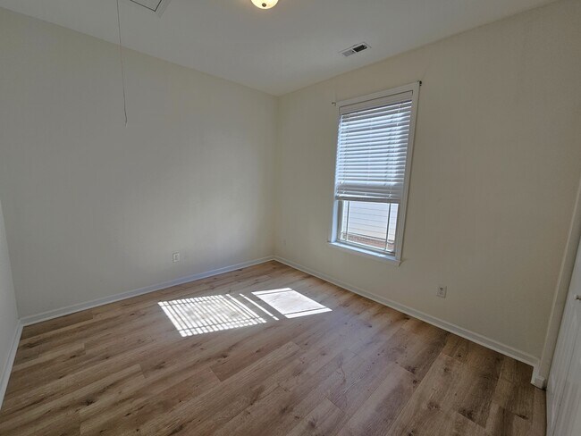 Foto del edificio - 185 Bur Oak Dr