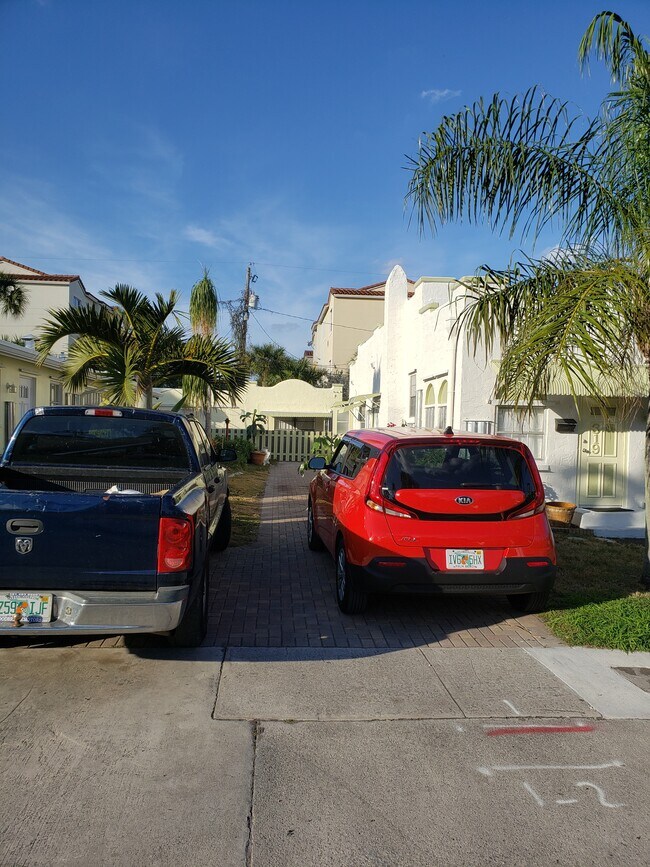 Foto del edificio - 319 Kenilworth Blvd