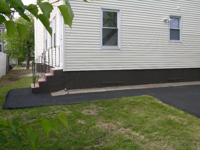 Building Photo - 274 Vermont Ave