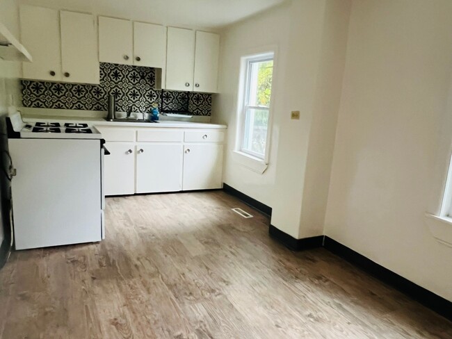 Large eat in kitchen - 1 Amdurer Rd