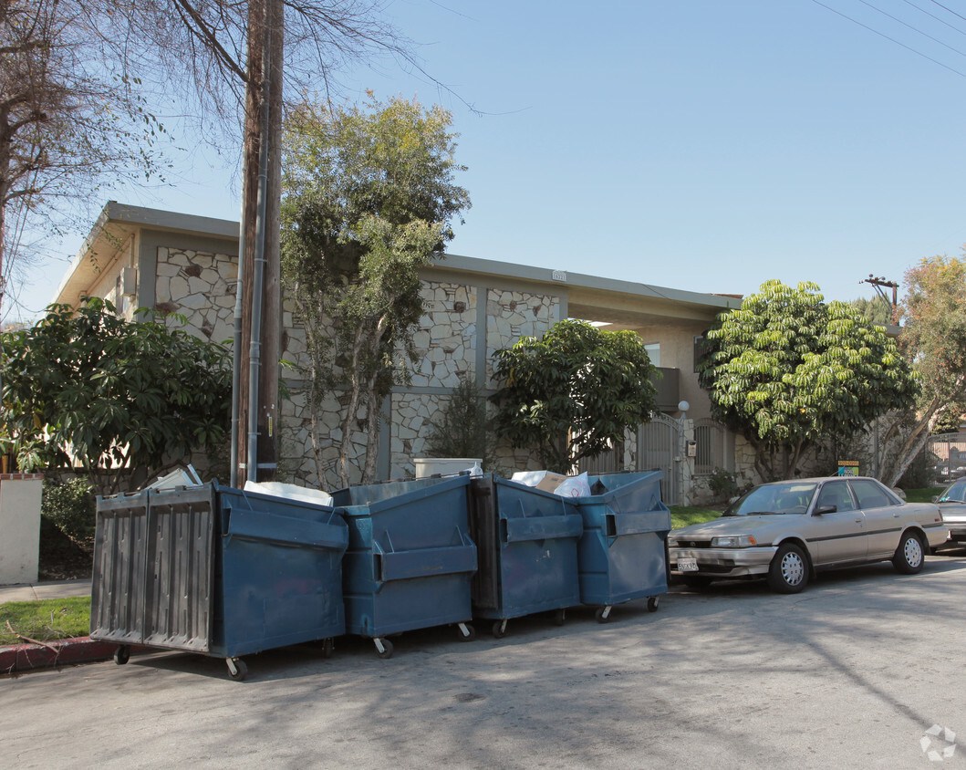 Building Photo - Bellflower Apartments