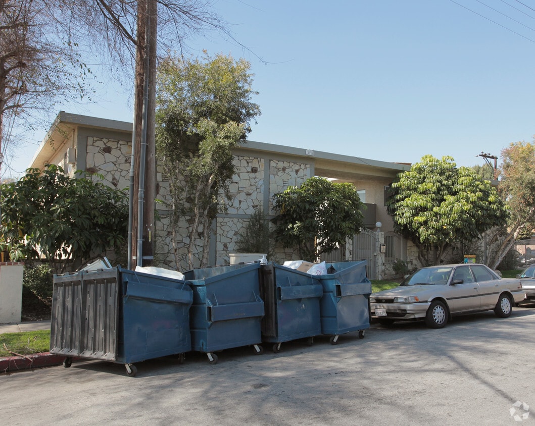 Building Photo - Cornuta Apartments