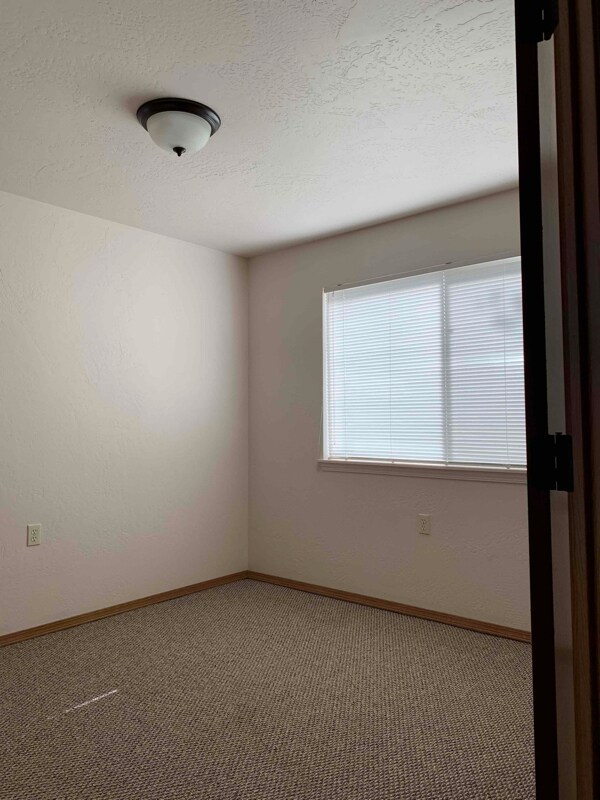 Building Photo - 45 Appleway Dr