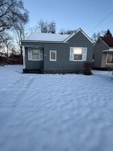 Building Photo - 8868 Vaughan St