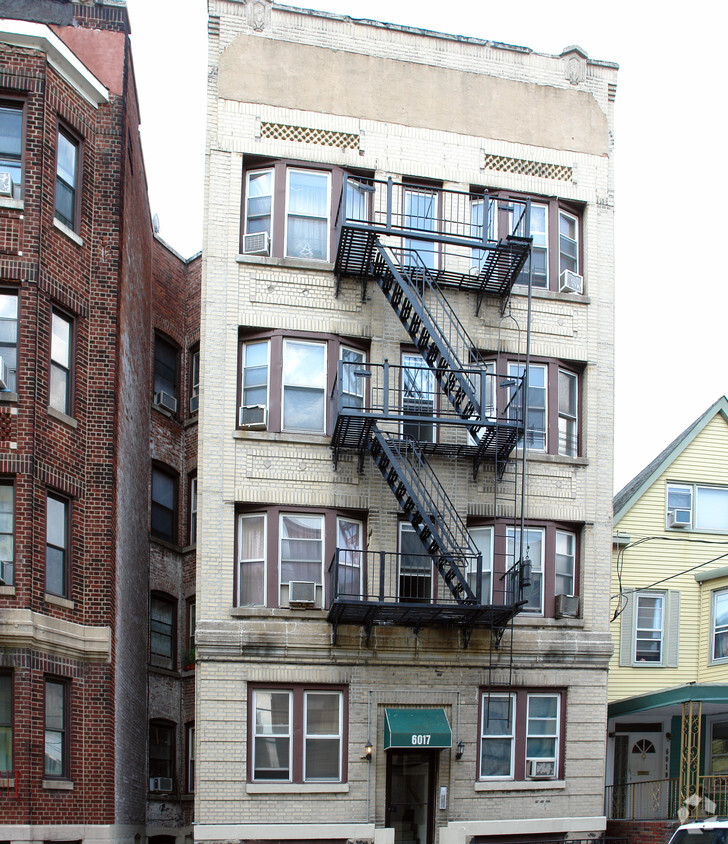 Foto del edificio - 6017 Hudson Ave