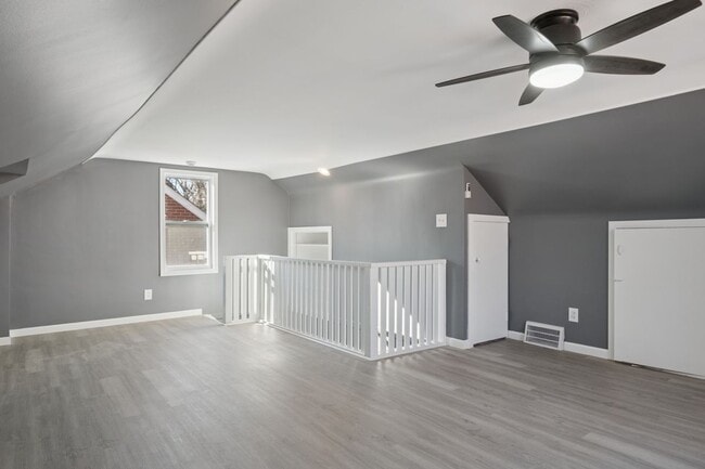 Building Photo - 11285 Lakepointe St