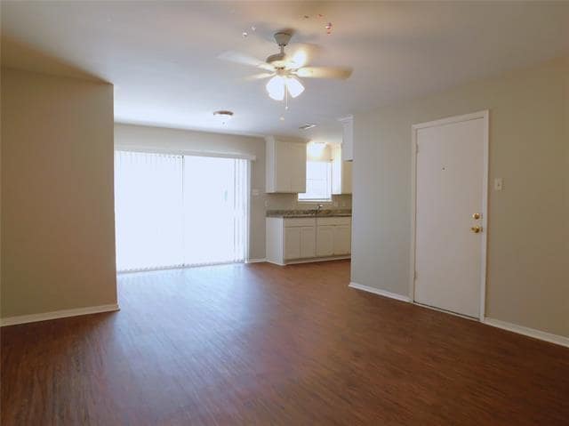 Building Photo - 217 Mockingbird Ln