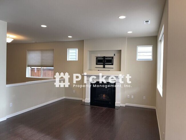 Building Photo - 4 Bedroom Poulsbo Home in Vinland Pointe
