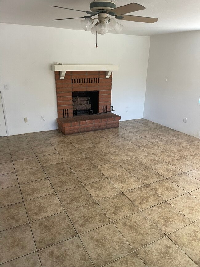 Building Photo - 3027 N Geronimo Ave