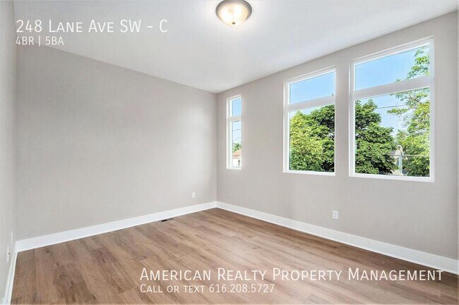 Foto del edificio - 248 Lane Ave SW