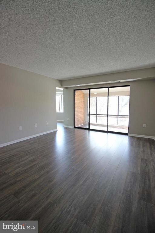 Building Photo - 10208 Bushman Dr