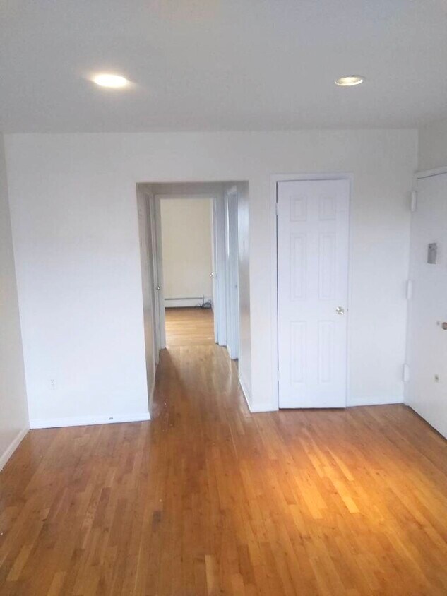Primary Photo - 73-08 Ditmars Blvd