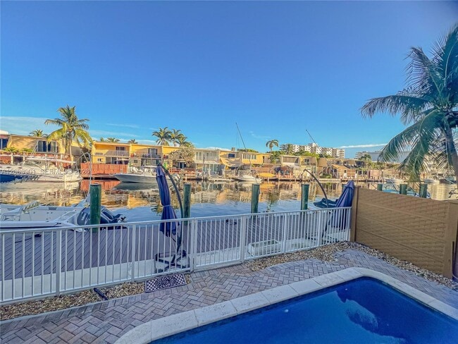 Foto del edificio - 3850 NE 168th St