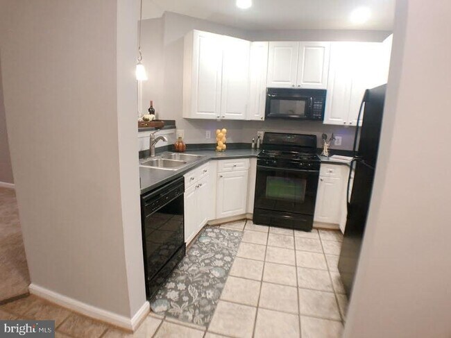 Building Photo - 8181 Carnegie Hall Ct
