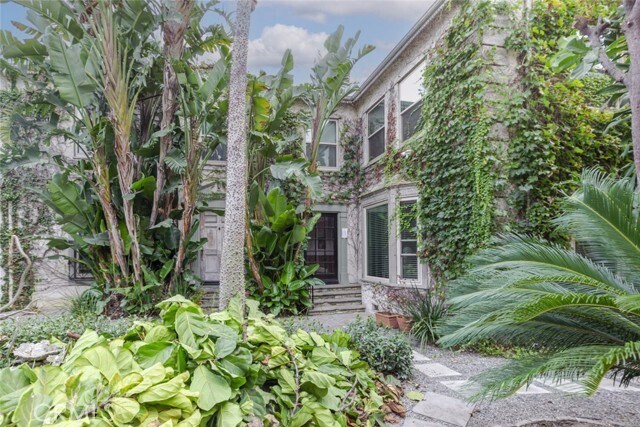 Foto del edificio - 5966 San Vicente Blvd