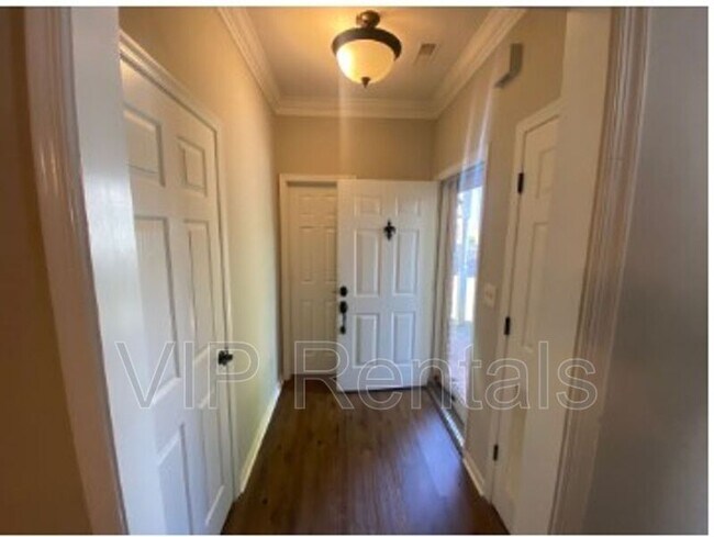 Building Photo - 4132 Bush Lake Dr