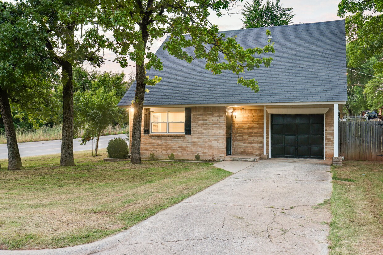 2905 Marla Ln, Edmond, OK 73034 House Rental in Edmond, OK