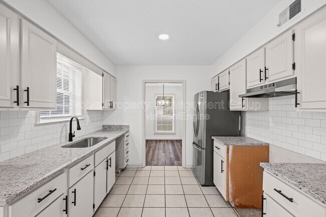 Foto del edificio - 6326 Thornfield Dr