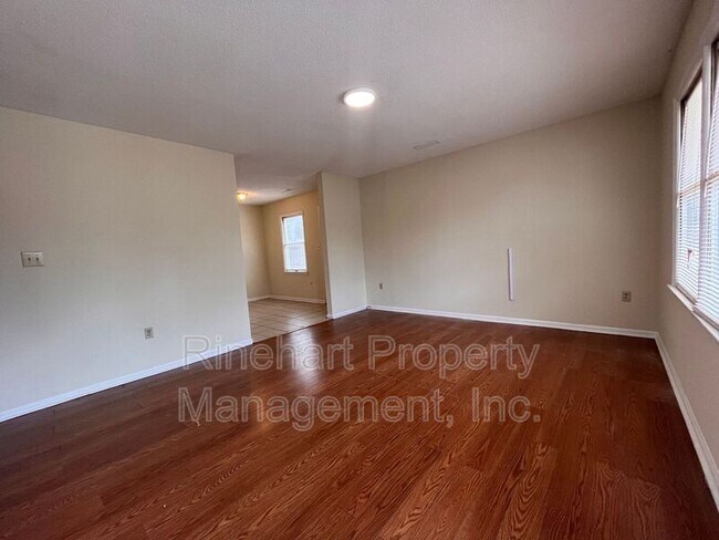 Foto del edificio - 10 Rosewood Ln