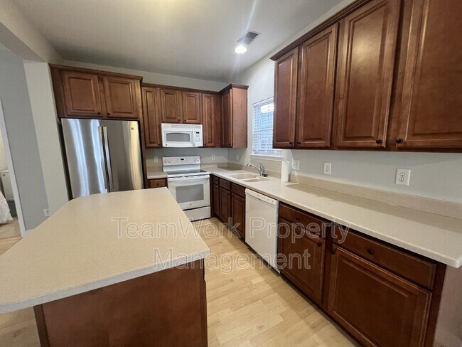 Building Photo - 1603 Pinecrest Rd