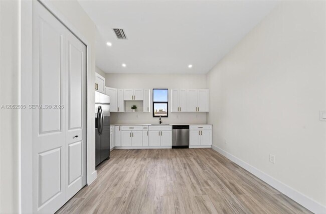 Foto del edificio - 2622 22nd Ave SE